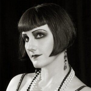 Meet your Posher, Elaine